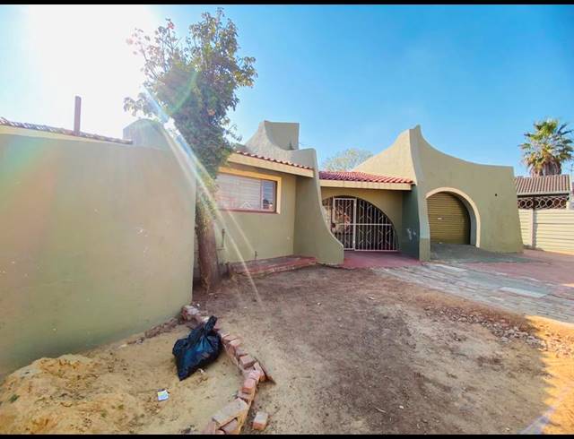 3 BEDROOM PROPERTY TO RENT IN BIRCHLEIGH NORTH